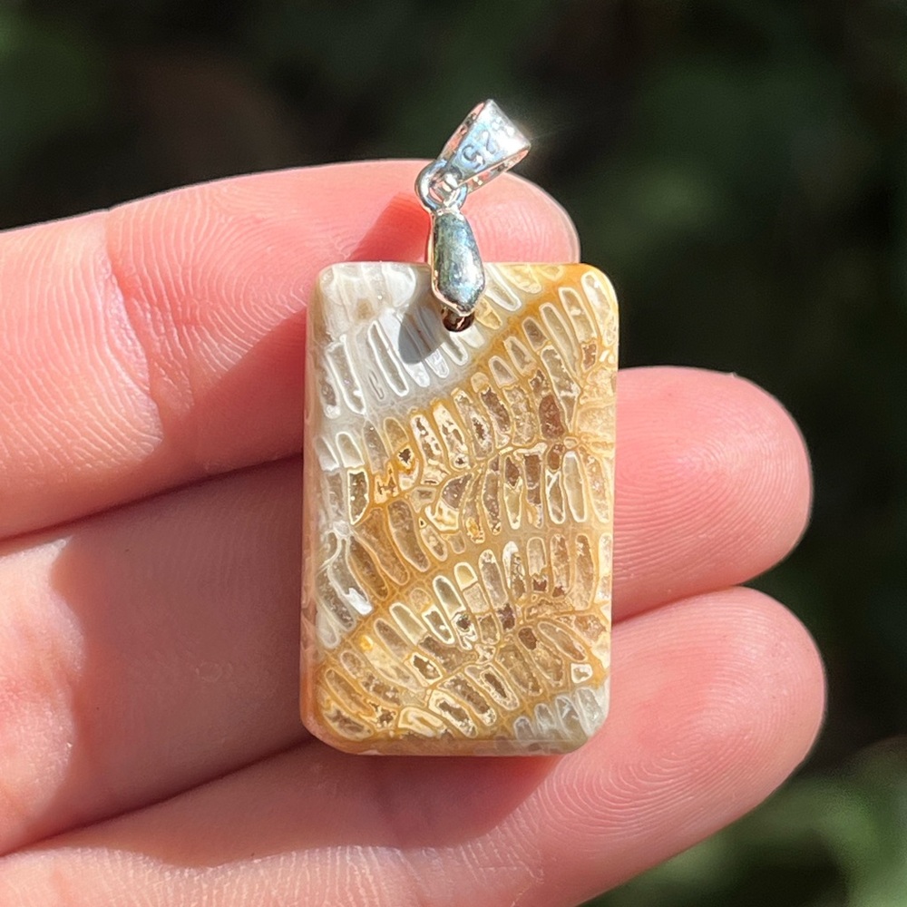 Sterling silver small rectangular coral jade‎ pendant 0964